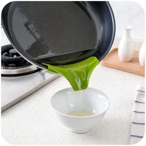 Silicone Pot Pour Funnel Nozzle Slip On Soup Spout Funnel for Pots Pans and Bowls and Jars Kitchen Gadget Tool Anti-Spill