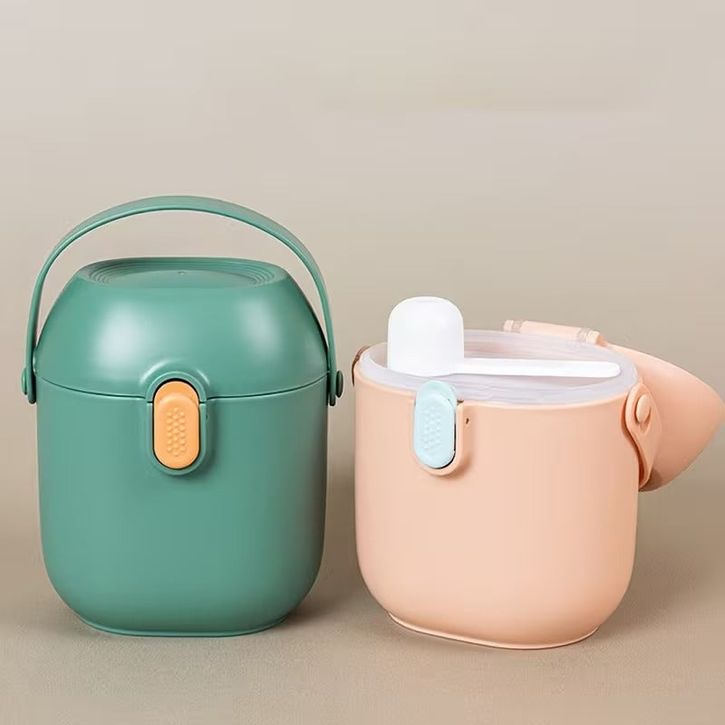 Portable milk powder dispenser sealed container