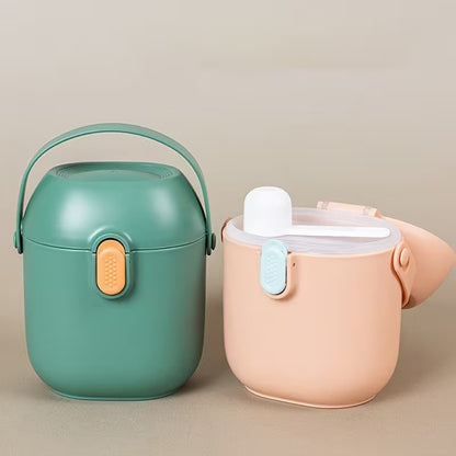 Portable milk powder dispenser sealed container