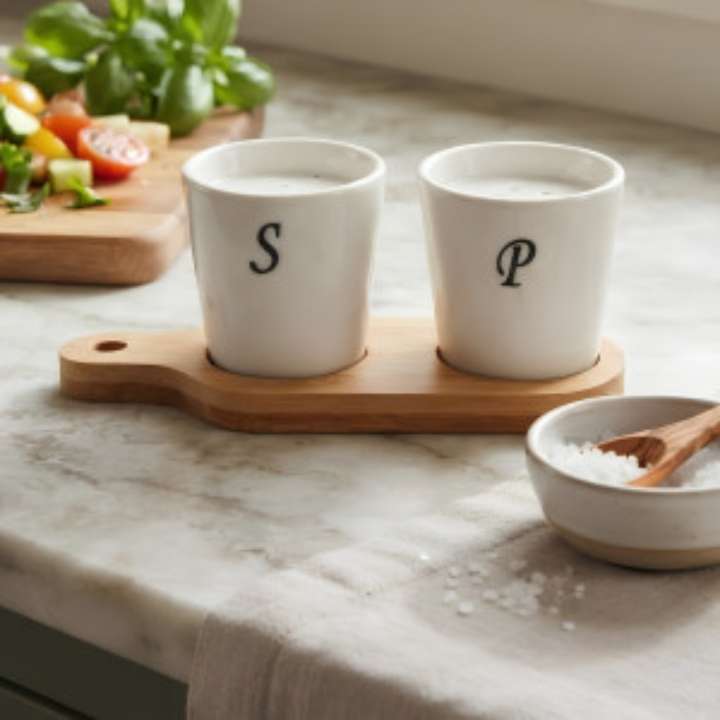 2 Pcs luxury ceramic salt and pepper shaker set with bamboo stand for kitchen dining table seasoning storage