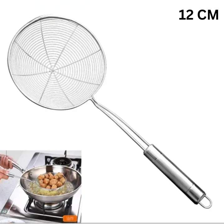 Metallic skimmer with handle on a white background, showing '18 CM' text.