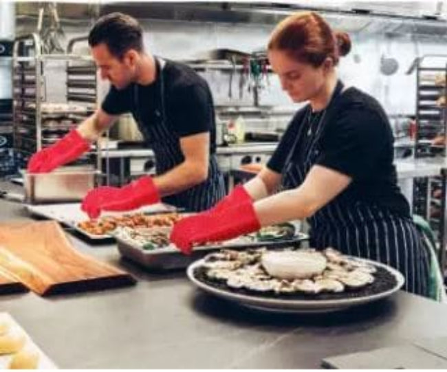 Durable silicone oven gloves, extreme heat resistant cooking mitts with non-slip grip for baking and barbecue