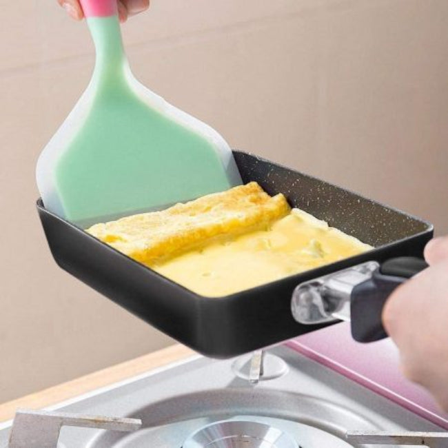 Heat-resistant silicone spatula and wide turner tool, non-stick cooking utensil set for flipping eggs and beef