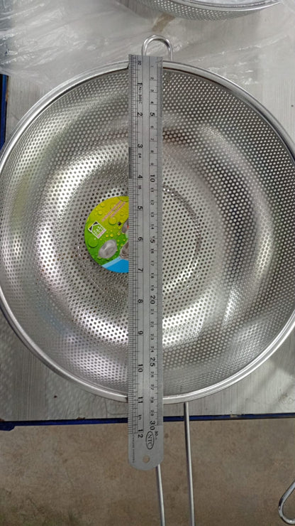 Stainless steel colander strainer basket with long handle, fine mesh kitchen tool for washing vegetables and frying food